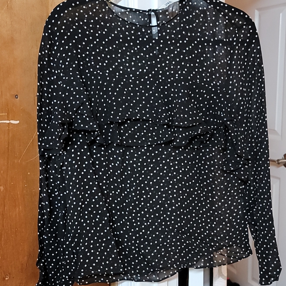 Black & white poke a dot blouse